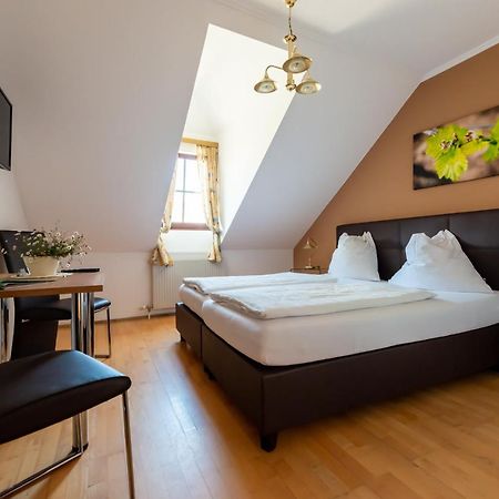 Weingut Burger Hotel Kalladorf Bagian luar foto