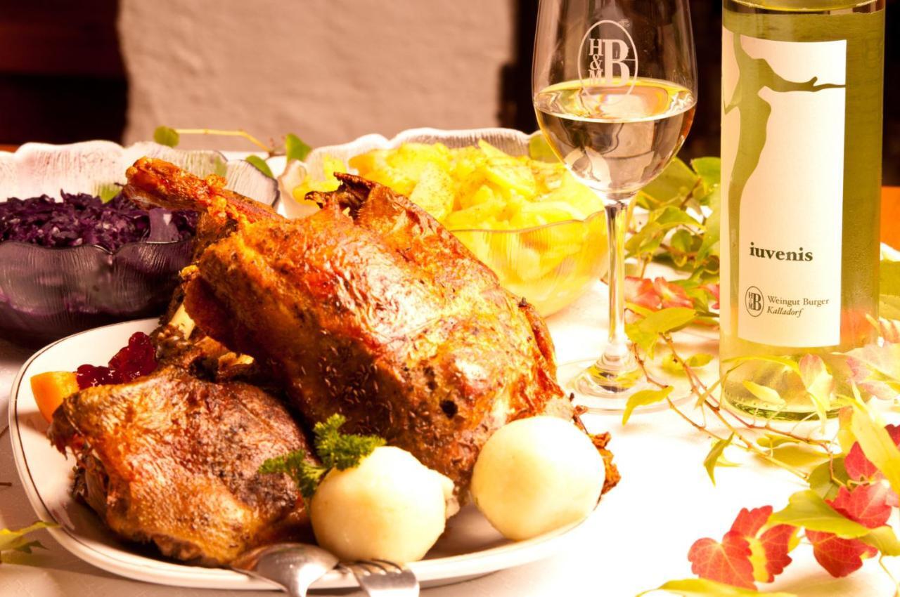 Weingut Burger Hotel Kalladorf Bagian luar foto