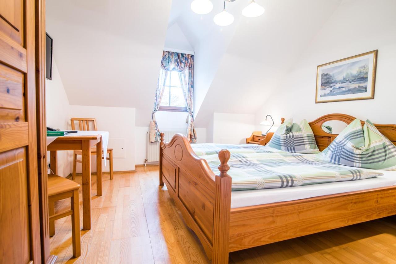 Weingut Burger Hotel Kalladorf Bagian luar foto