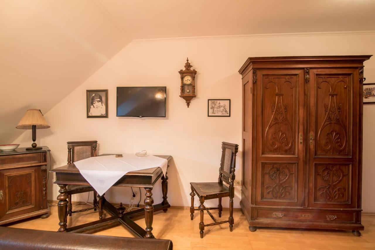 Weingut Burger Hotel Kalladorf Bagian luar foto