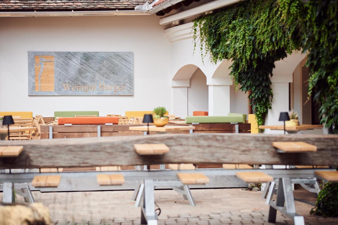Weingut Burger Hotel Kalladorf Bagian luar foto